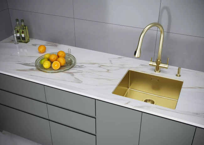 Смеситель латунный LANGE с подключением к фильтру для воды с выдвижной лейкой