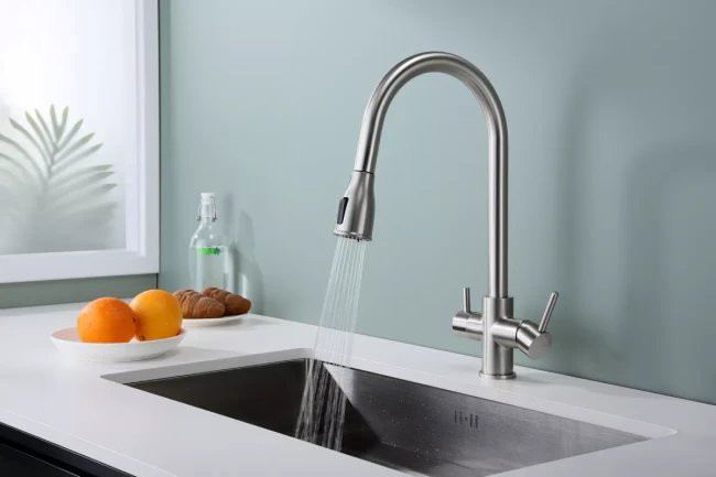 Смеситель латунный LANGE с подключением к фильтру для воды с выдвижной лейкой