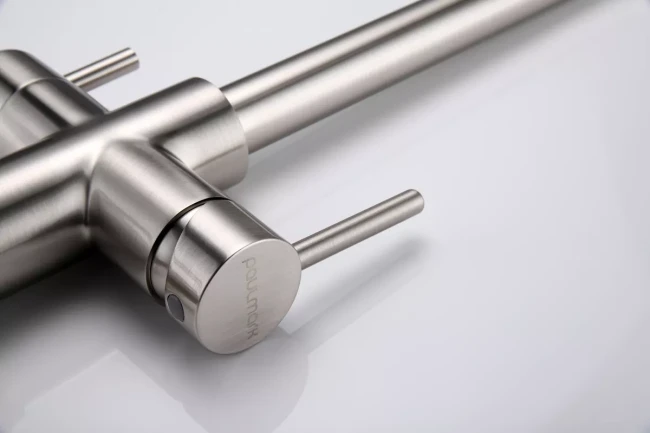 Смеситель латунный LANGE с подключением к фильтру для воды с выдвижной лейкой