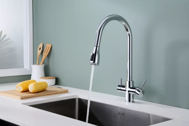 Смеситель латунный LANGE с подключением к фильтру для воды с выдвижной лейкой