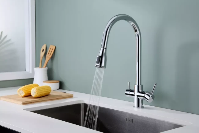 Смеситель латунный LANGE с подключением к фильтру для воды с выдвижной лейкой