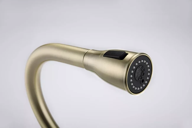 Смеситель латунный LANGE с подключением к фильтру для воды с выдвижной лейкой