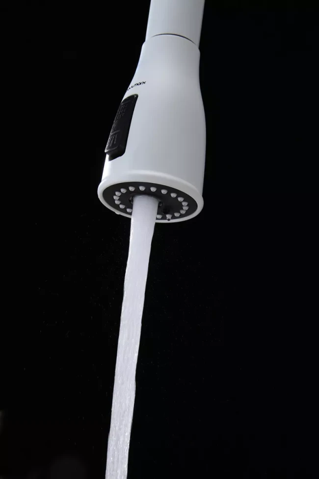 Смеситель латунный LANGE с подключением к фильтру для воды с выдвижной лейкой