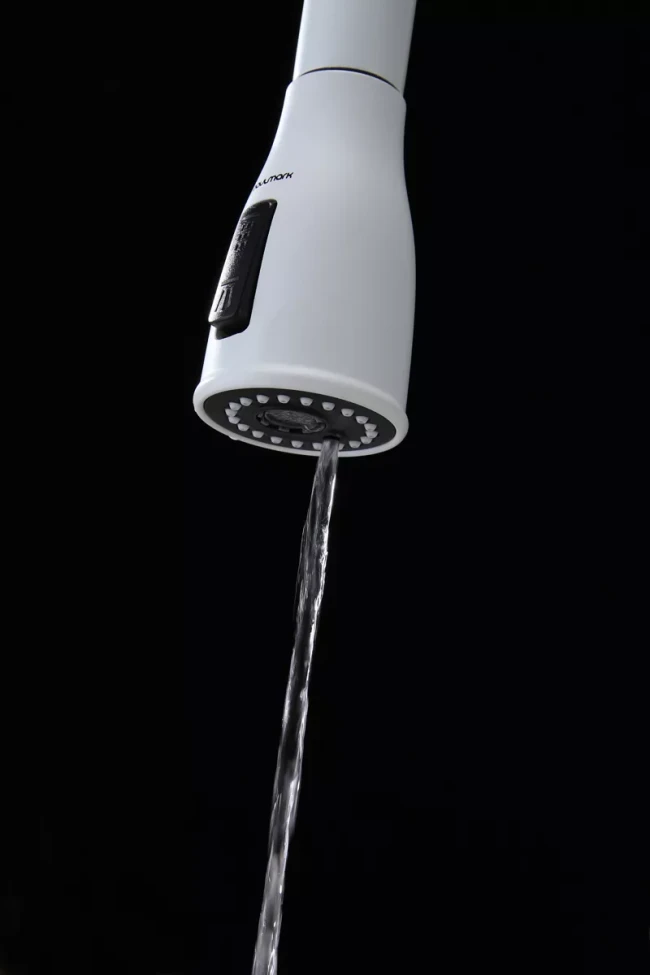 Смеситель латунный LANGE с подключением к фильтру для воды с выдвижной лейкой