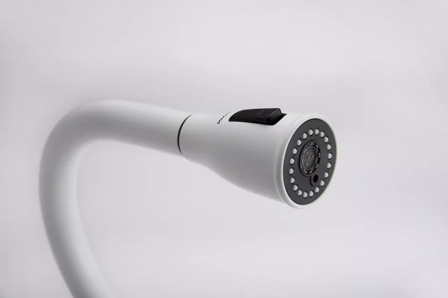 Смеситель латунный LANGE с подключением к фильтру для воды с выдвижной лейкой