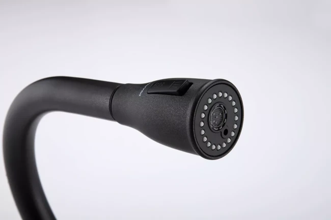 Смеситель латунный LANGE с подключением к фильтру для воды с выдвижной лейкой