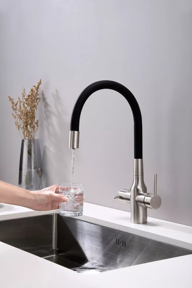 Смеситель Paulmark Salix с гибким изливом