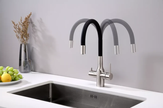 Смеситель Paulmark Salix с гибким изливом