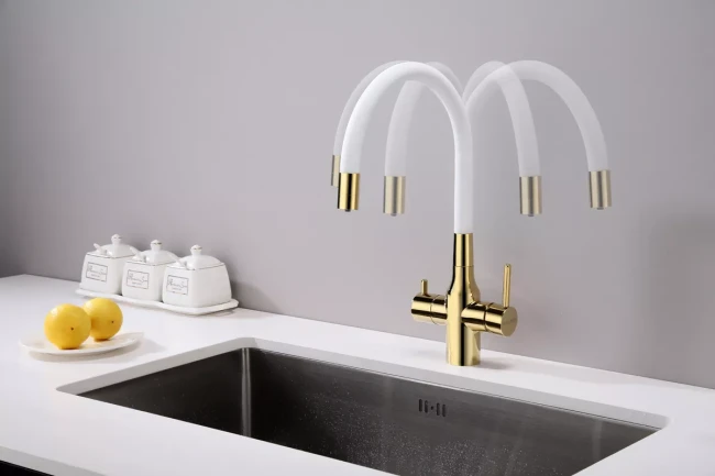 Смеситель Paulmark Salix с гибким изливом