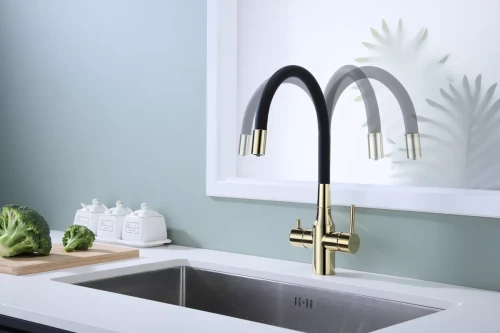 Смеситель Paulmark Salix с гибким изливом Золото G