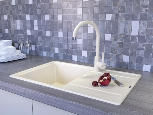 Смеситель Paulmark Holstein с высоким поворотным изливом бежевый