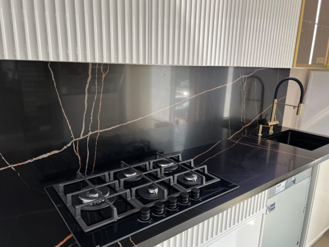 7700 Калакатта Марсель