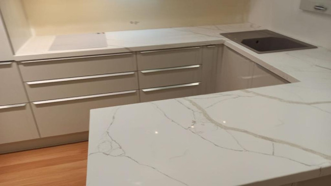 7400 А+B Калакатта Дофине