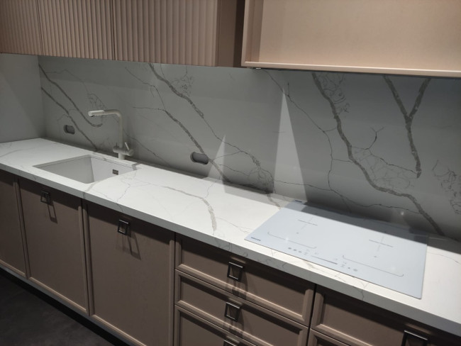 7400 А+B Калакатта Дофине