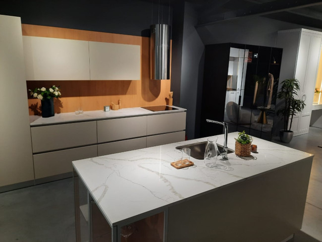 7400 А+B Калакатта Дофине