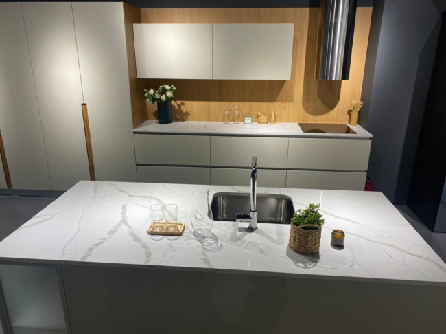 7400 А+B Калакатта Дофине