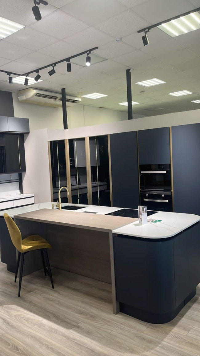 7400 А+B Калакатта Дофине