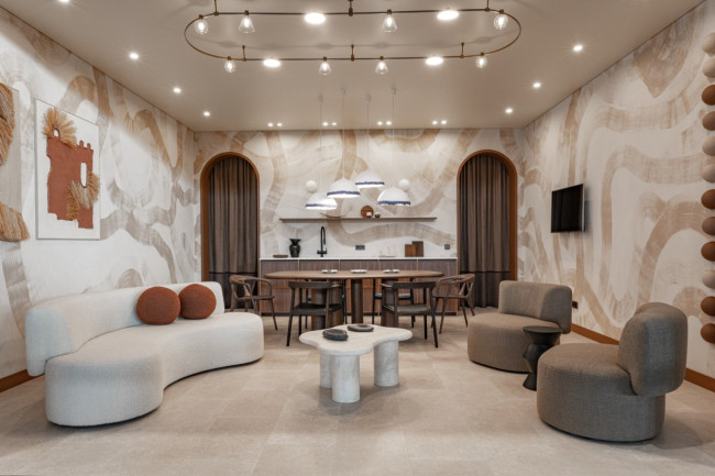 7400 А+B Калакатта Дофине