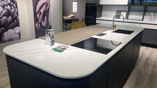 7400 А+B Калакатта Дофине