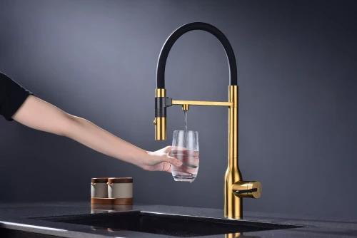 Смеситель Paulmark MAGNETO ONE с подключением к фильтру для воды с высоким изливом Брашированное золото BG