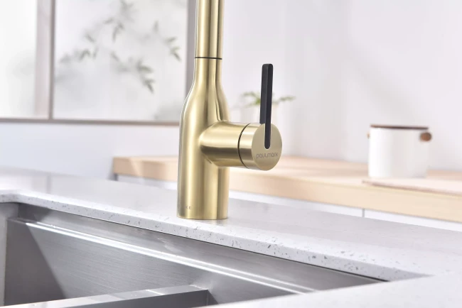 Смеситель UNIVERSAL с подключением к фильтру для воды с вытяжным шлангом