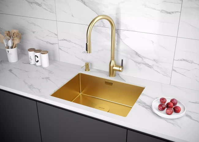 Смеситель UNIVERSAL с подключением к фильтру для воды с вытяжным шлангом