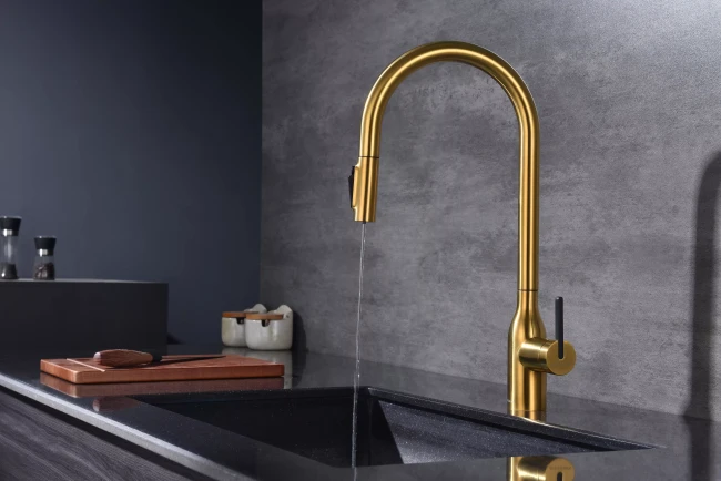 Смеситель UNIVERSAL с подключением к фильтру для воды с вытяжным шлангом